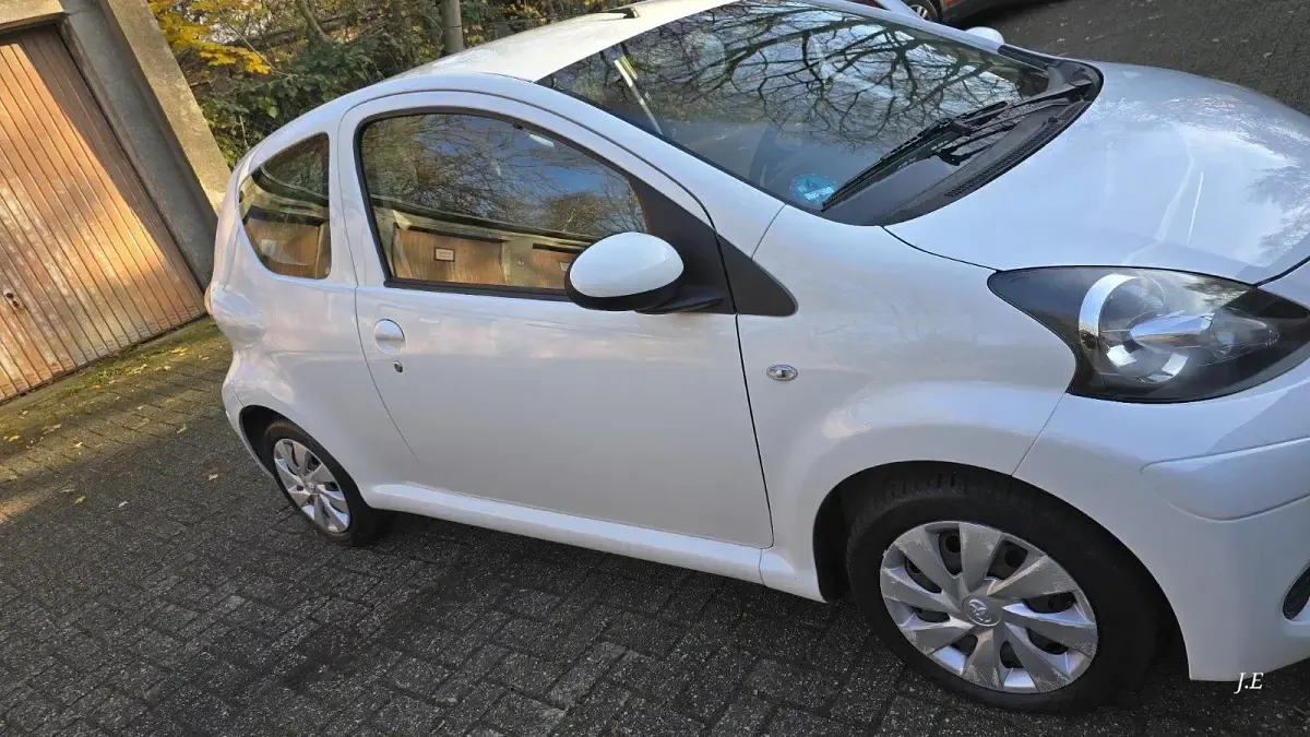 Gebraucht Toyota Aygo Cool 68 PS (50 kW) 2013 Weiß Kleinwagen