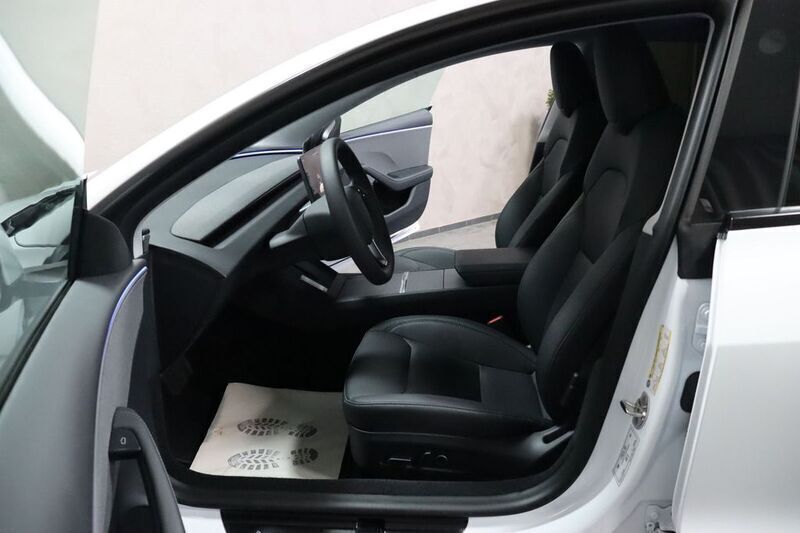 Gebraucht Tesla Model 3 Standard Range 208 kW (283 PS) 2024 Pearl white multicoat Limousine