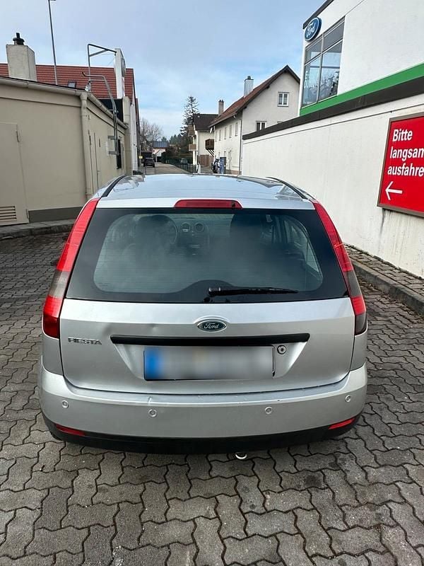 Second-hand Ford Fiesta 2004 Argintiu Hatchback