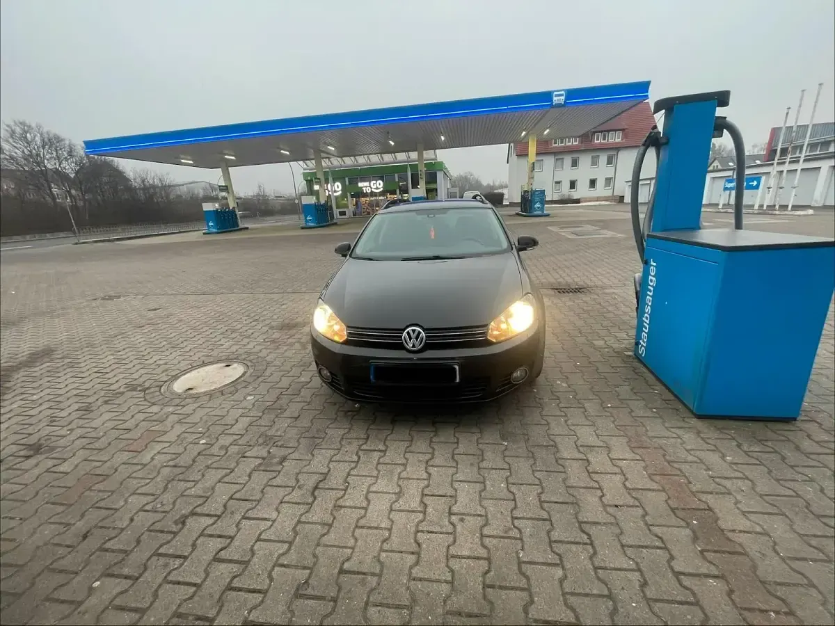 Gebraucht VW Golf VI 105 PS (77 kW) 2011 Schwarz Kombi