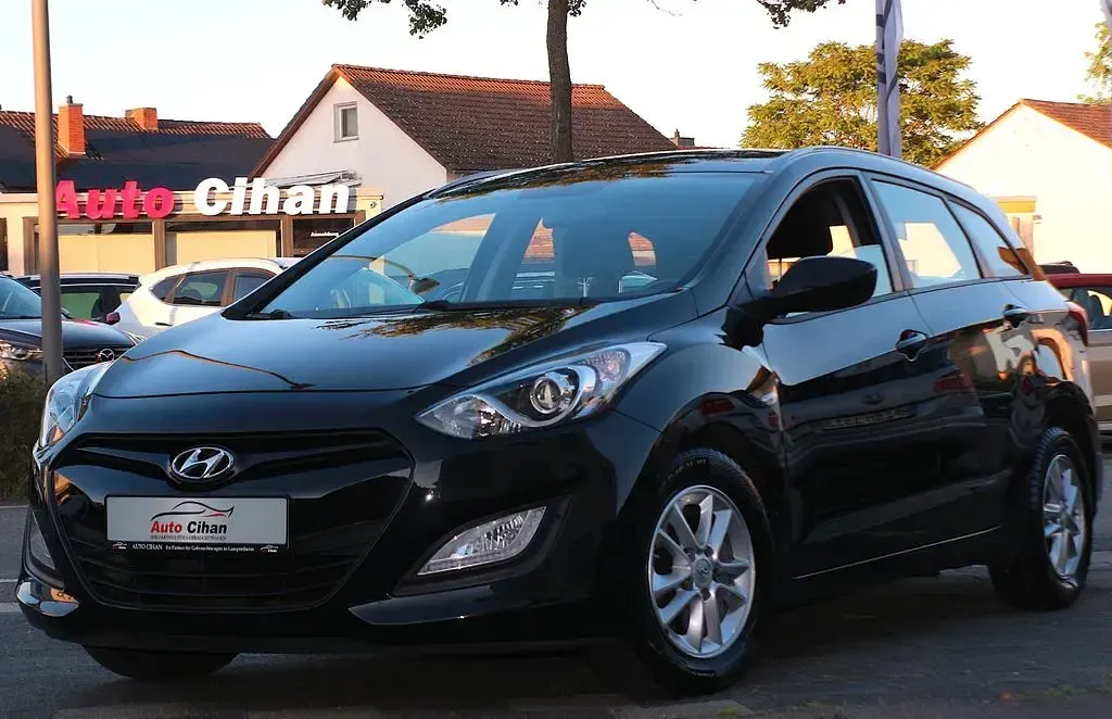 Gebraucht Hyundai i30 Edition 99 PS (72 kW) 2015 Schwarz Kombi