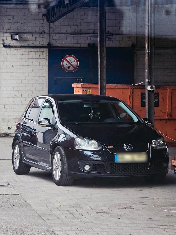 Schwarz Gebraucht 2004 VW Golf V Kleinwagen | 2.850 € (Guter Preis) - Bild 1/4