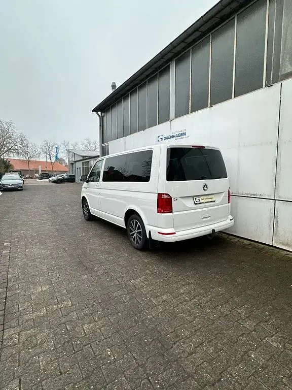 Używany VW Multivan Comfortline 150 KM (110 kW) 2017 Biały Minivan