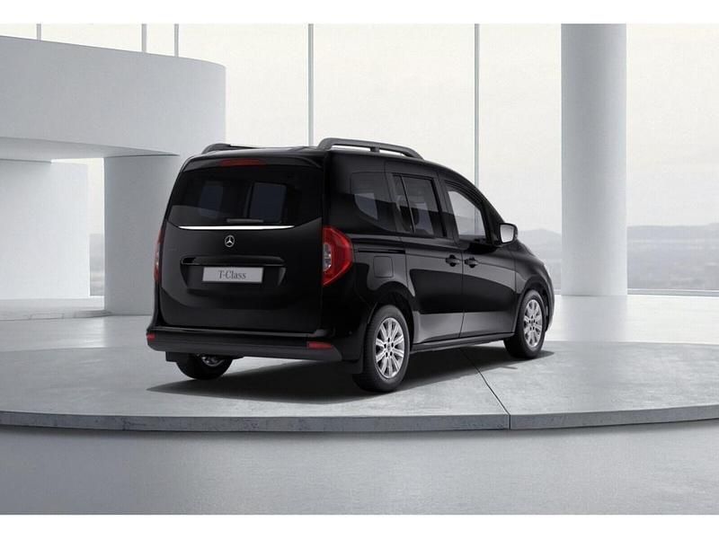 Gebraucht Mercedes T180 Progressive 116 PS (85 kW) 2024 Loparitschwarz metallic Van / Kleinbus