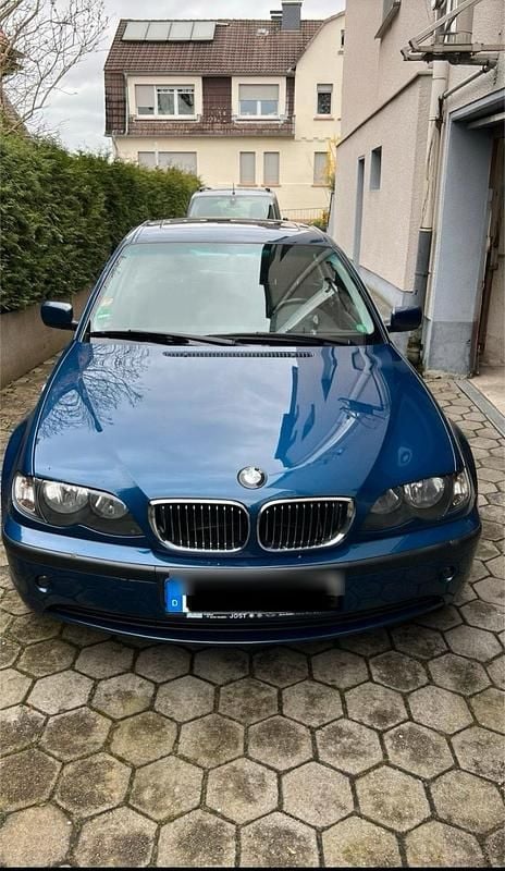 Blau Gebraucht 2003 BMW 320 Limousine | 5.999 € (Etwas zu teuer) - Bild 1/4