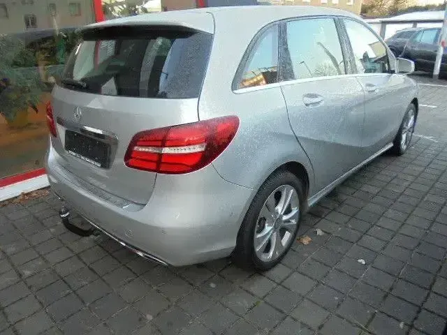 Gebraucht Mercedes B200 Urban 156 PS (114 kW) 2017 Andere Kleinwagen