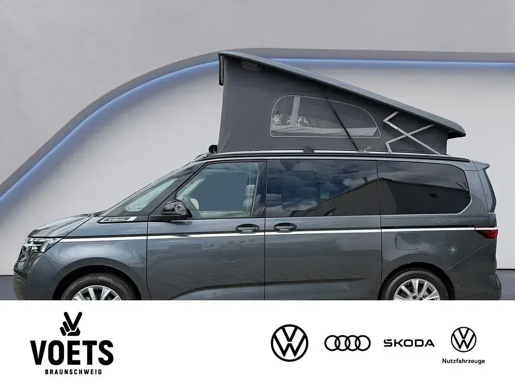 Neu VW California Beach 150 PS (110 kW) 2026 Grau Van