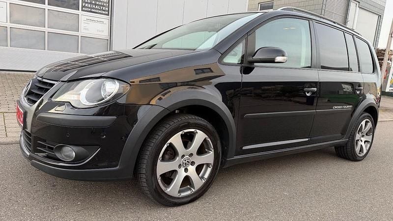 Deep black perleffekt Gebraucht 2010 VW Touran Cross Van / Kleinbus | 7.600 € (Fairer Preis) - Bild 1/4