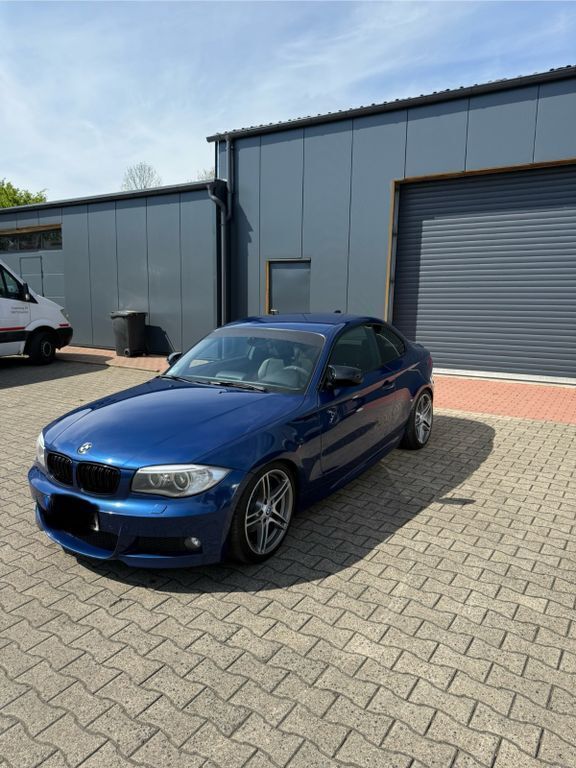 Blau Gebraucht 2011 BMW 118 M Sport Kleinwagen | 9.999 € (Teuer) - Bild 1/4