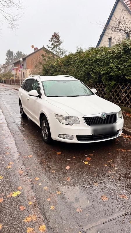 Weiß Gebraucht 2010 Skoda Superb Kombi | 4.750 € (Superpreis) - Bild 1/4