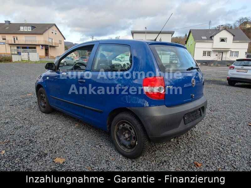 Gebraucht VW Fox Basis 54 PS (39 kW) 2010 Blau Kleinwagen