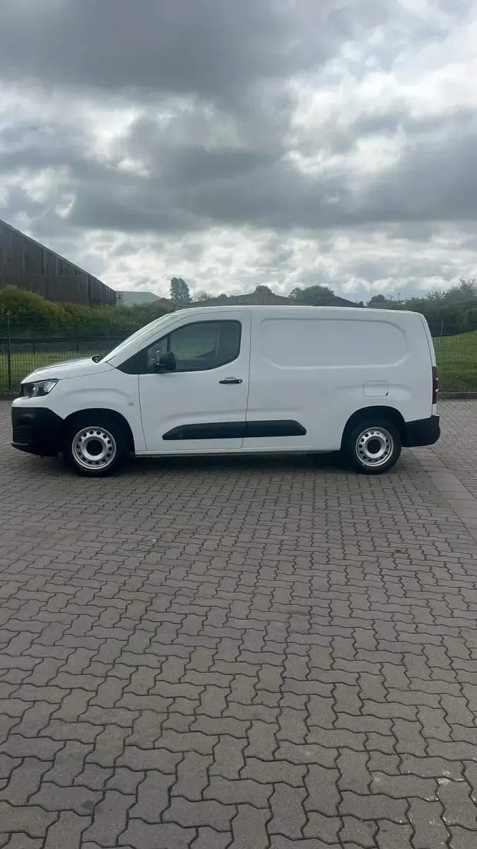 Gebraucht Peugeot Partner 101 PS (74 kW) 2019 Weiß Van / Kleinbus