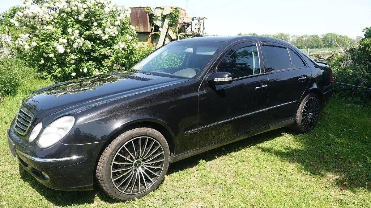 Gebraucht Mercedes E240 177 PS (130 kW) 2005 Schwarz Limousine