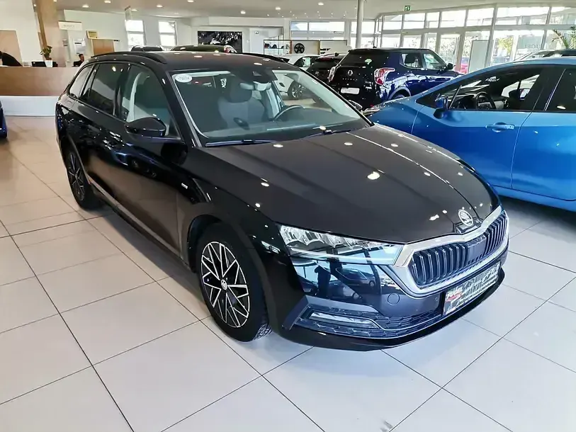 Gebraucht Skoda Octavia Clever 150 PS (110 kW) 2022 Schwarzmagic perleffekt Kombi