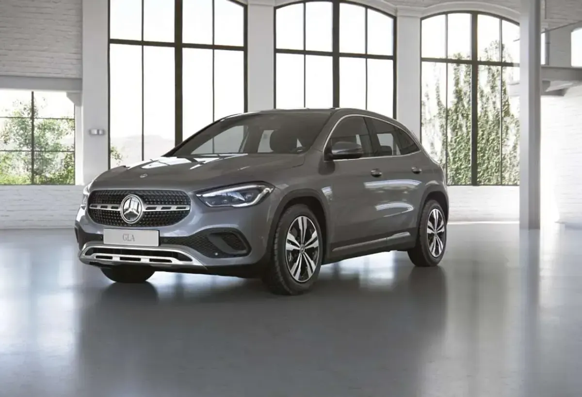 Gebraucht Mercedes GLA250 Progressive 160 PS (117 kW) 2023 Mountaingrau SUV