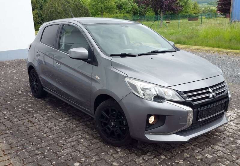 Gebraucht Mitsubishi Space Star Spirit+ 71 PS (52 kW) 2021 Platinumgrau Limousine