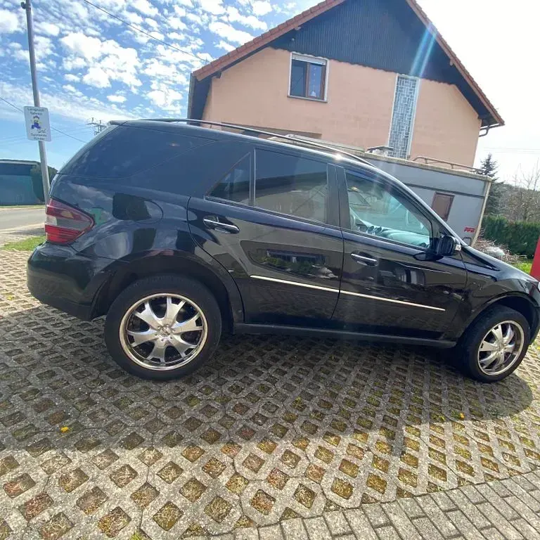 Second-hand Mercedes 280 190 CP (139 kW) 2007 Negru SUV