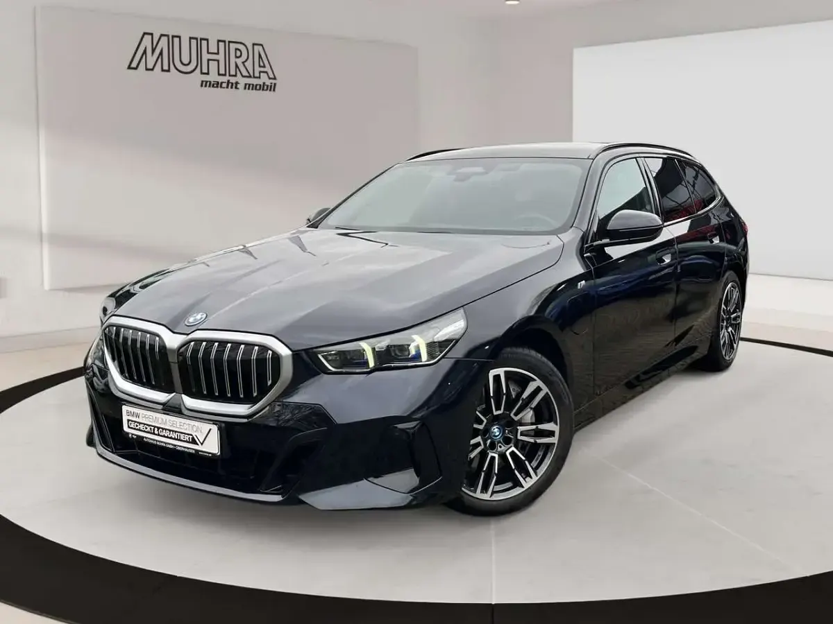 Gebraucht BMW 550e M Sport 489 PS (359 kW) 2025 Schwarz Limousine