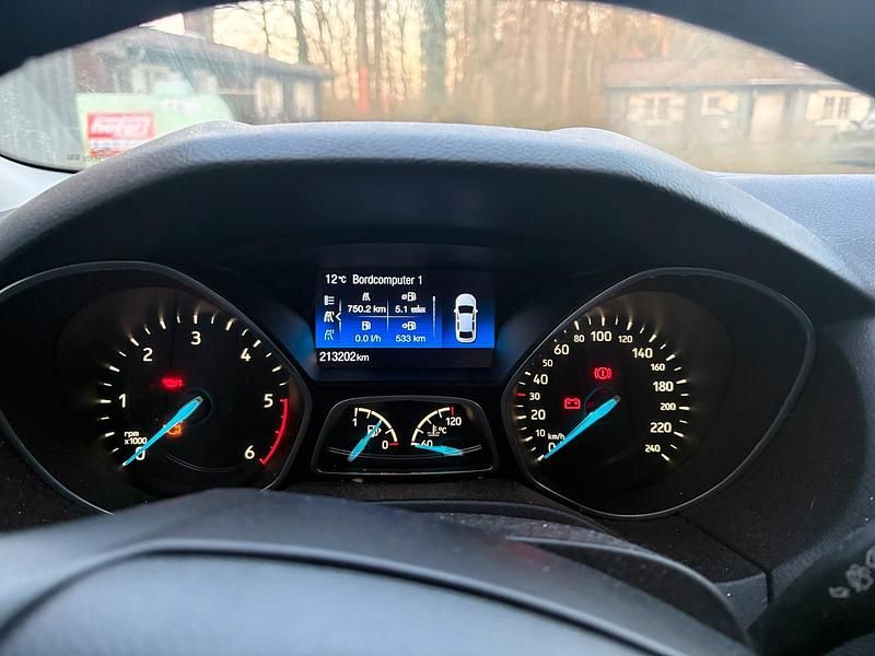 Gebraucht Ford Focus 95 PS (69 kW) 2016 Schwarz Kombi