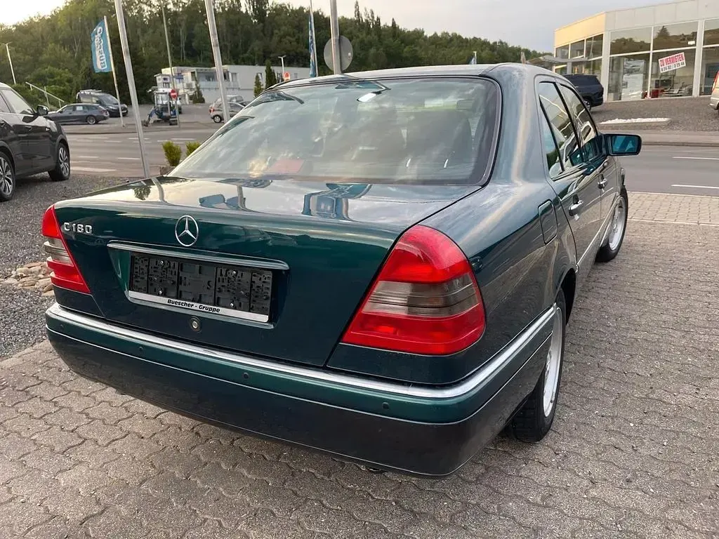 Gebraucht Mercedes C180 122 PS (89 kW) 1996 Grün Limousine