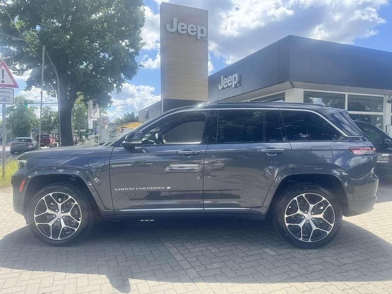 Neu Jeep Grand Cherokee Summit 379 PS (278 kW) 2025 Grau SUV