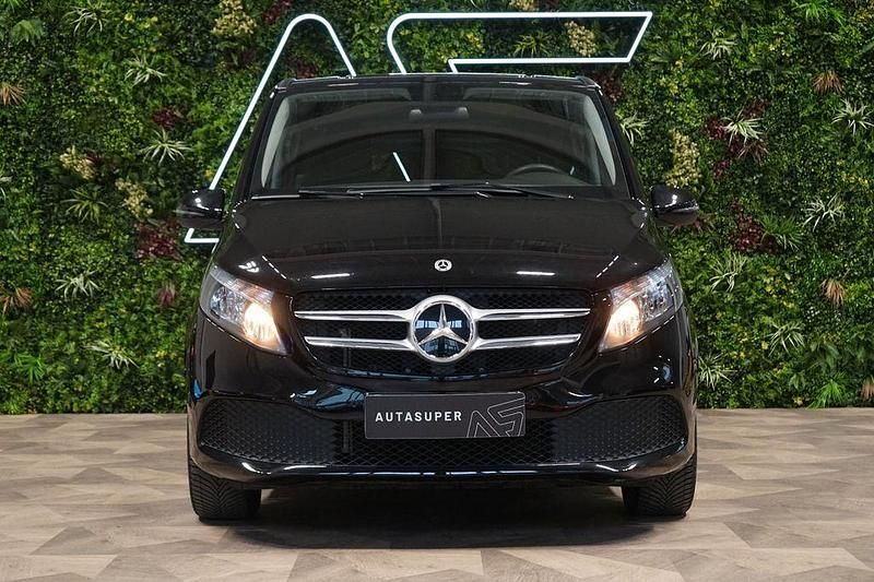 Gebraucht Mercedes V220 163 PS (119 kW) 2021 Schwarz Van / Kleinbus