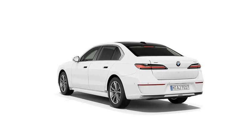 Neu BMW 740 299 PS (219 kW) 2025 Alpinweiss uni Limousine