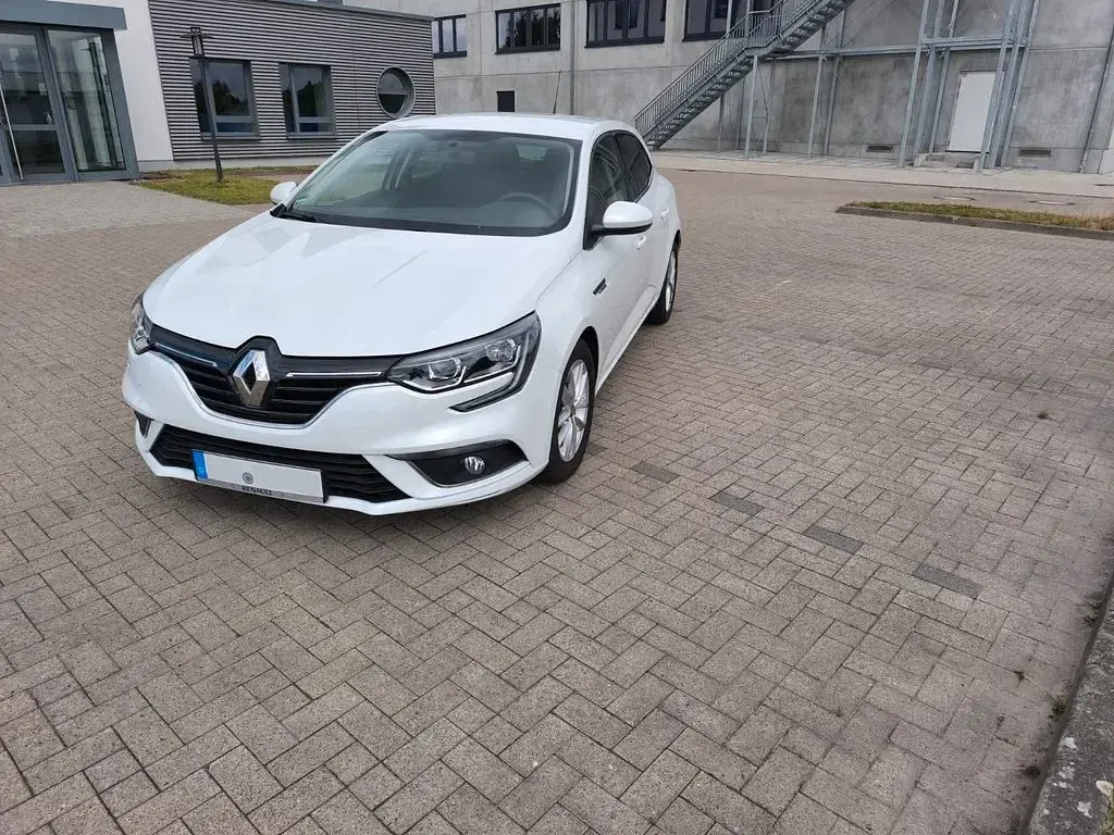 Gebraucht Renault Mégane 101 PS (74 kW) 2017 Weiß Limousine