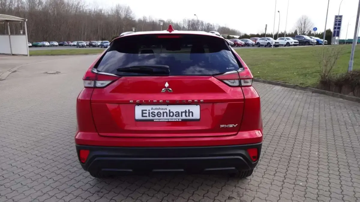 Gebraucht Mitsubishi Eclipse Cross Basis 188 PS (138 kW) 2022 Dynamikrot SUV