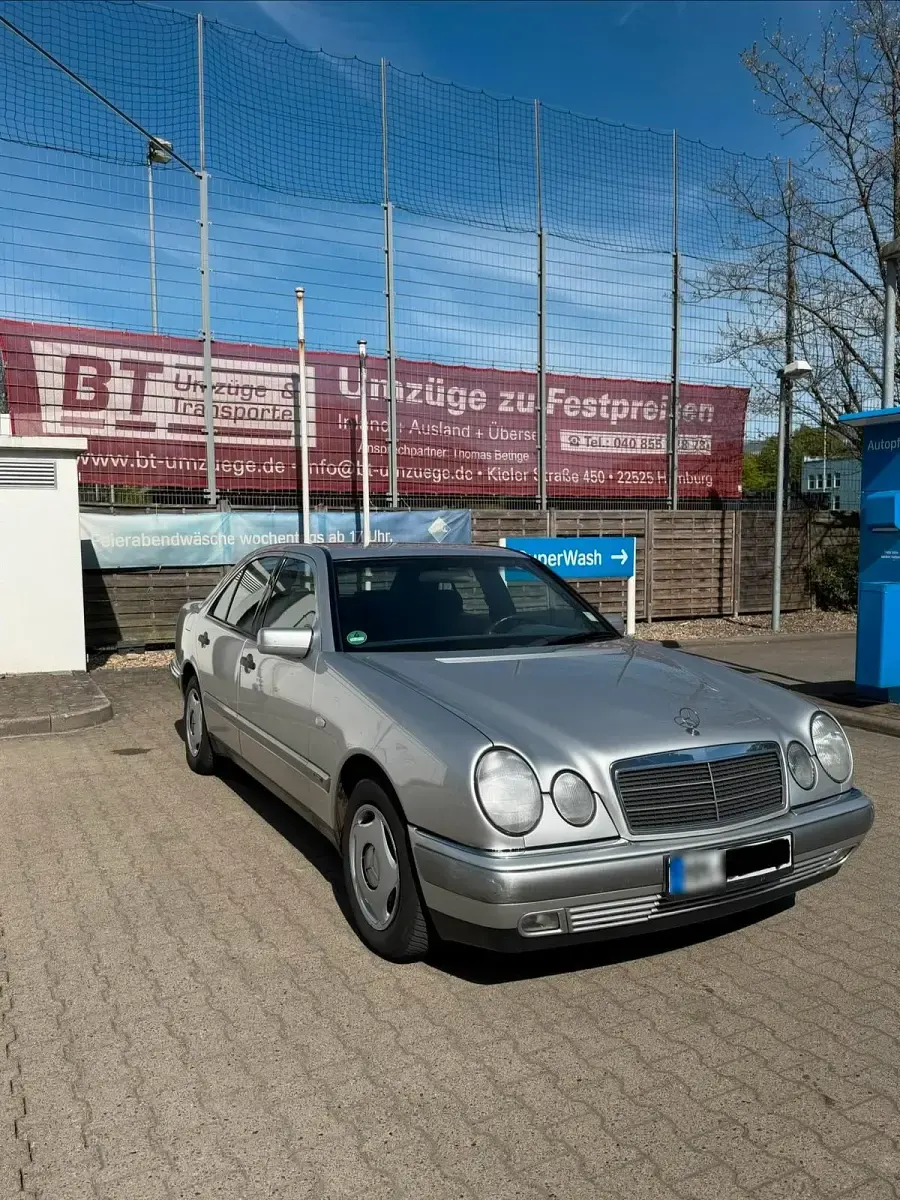Gebraucht Mercedes E240 170 PS (125 kW) 1998 Silber Limousine