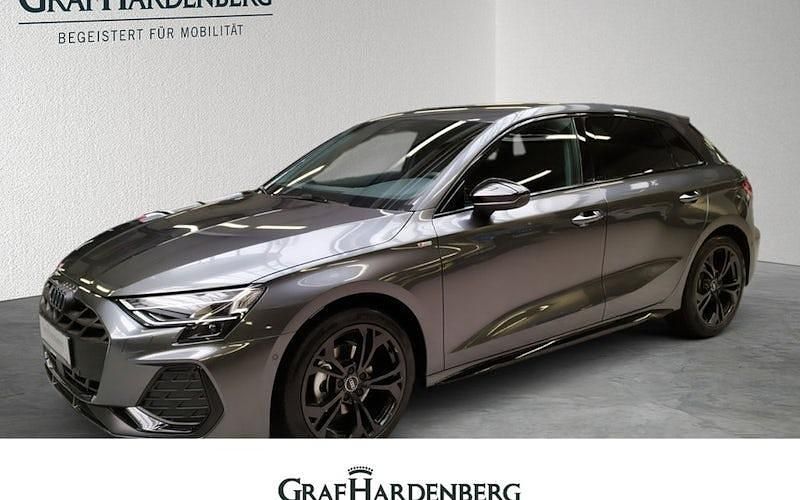 Grün Neu 2025 Audi A3 Sportback Ambiente Limousine | 41.623 € (Teuer) - Bild 1/4