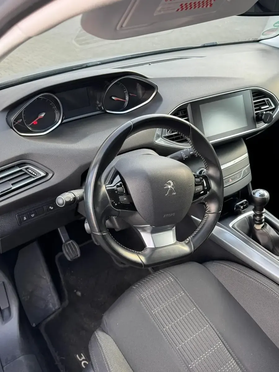 Gebraucht Peugeot 308 120 PS (88 kW) 2016 Grau Kombi