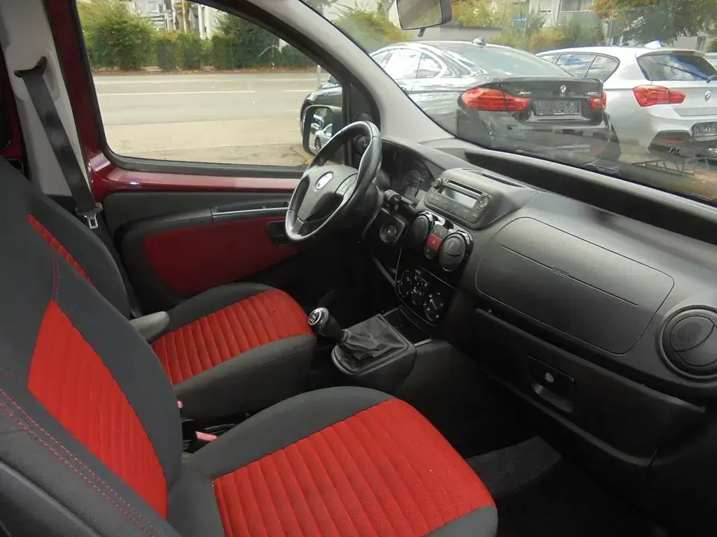 Gebraucht Fiat Qubo Trekking 95 PS (69 kW) 2011 Rot Van / Kleinbus