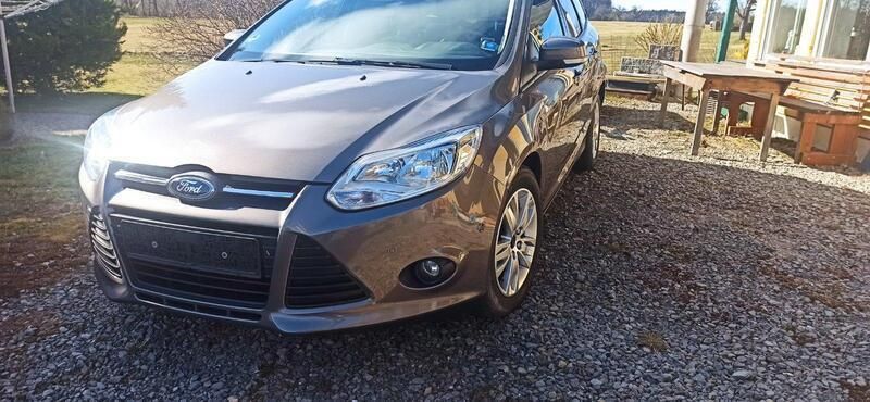 Braun Gebraucht 2011 Ford Focus Kombi | 3.800 € (Superpreis) - Bild 1/4