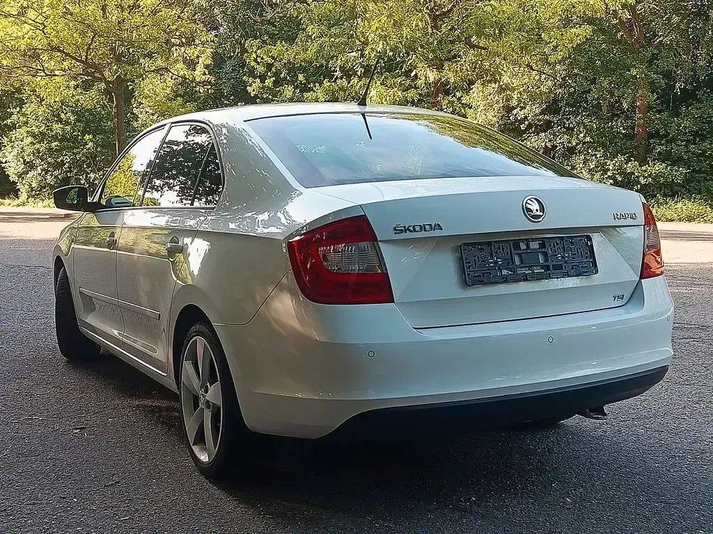 Gebraucht Skoda Rapid 105 PS (77 kW) 2012 Weiß Kleinwagen