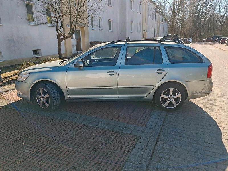 Gebraucht Skoda Octavia 2009 Grün Kombi