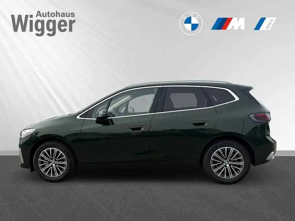 Neu BMW 218 Active Tourer Luxury Line 136 PS (100 kW) 2026 Gruen Van / Kleinbus
