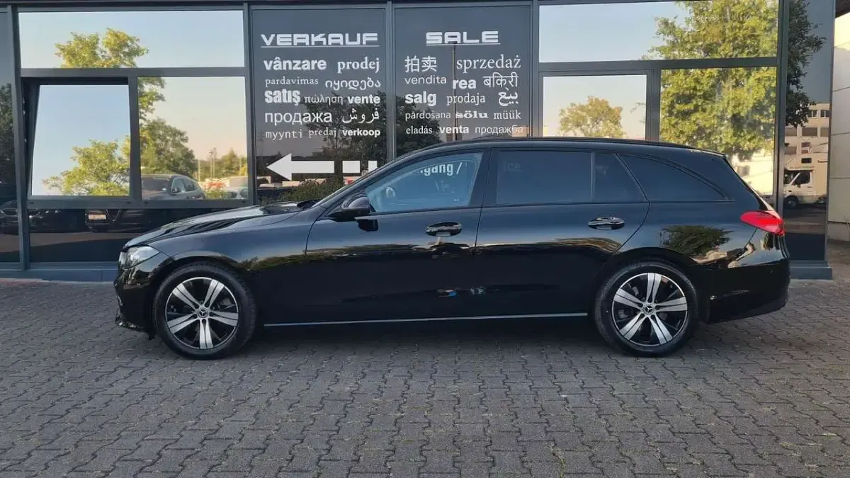 Gebraucht Mercedes C200 Night 163 PS (119 kW) 2023 Schwarz Kombi