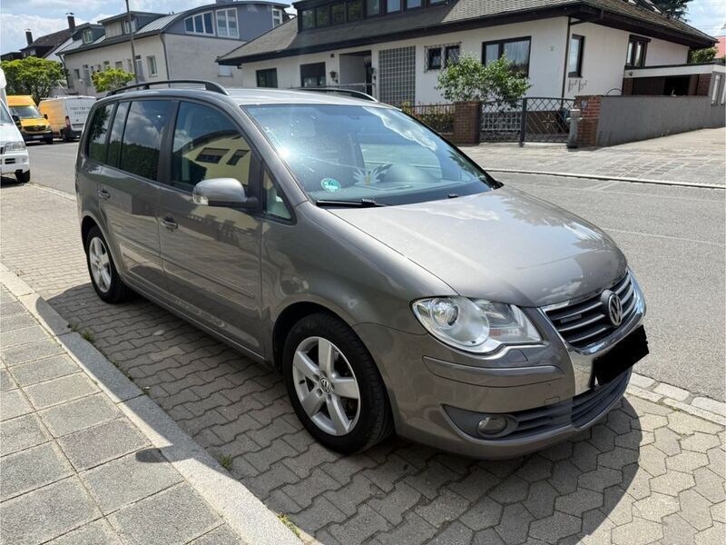 Grau Gebraucht 2008 VW Touran United Van / Kleinbus | 3.200 € (Guter Preis) - Bild 1/4