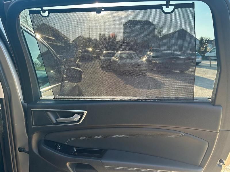 Gebraucht Ford S-MAX Titanium 179 PS (131 kW) 2016 Grau Van / Kleinbus