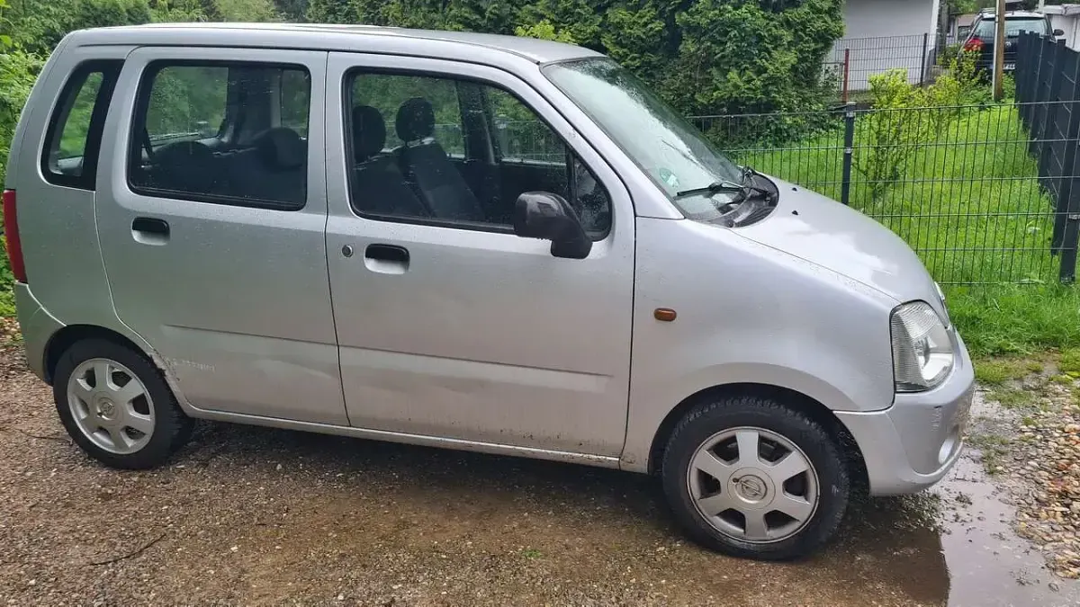 Gebraucht Opel Agila 60 PS (44 kW) 2005 Silber Van / Kleinbus