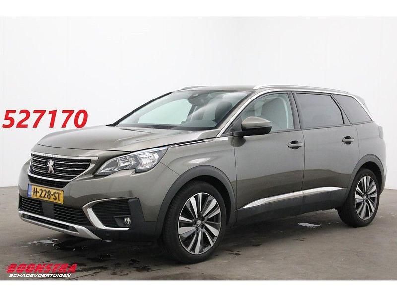 Grau Gebraucht 2020 Peugeot 5008 Van / Kleinbus | 12.450 € (Superpreis) - Bild 1/4