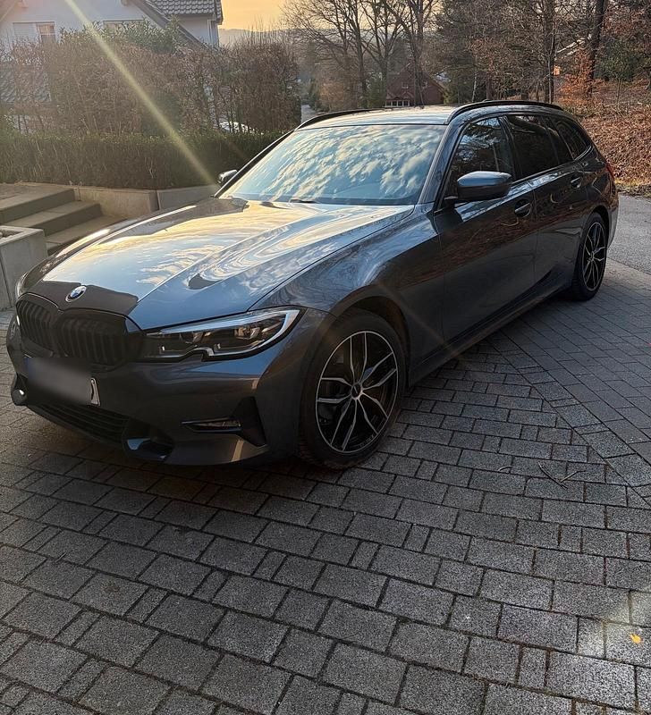 Gebraucht BMW 318 Sport Line 156 PS (114 kW) 2020 Grau Kombi
