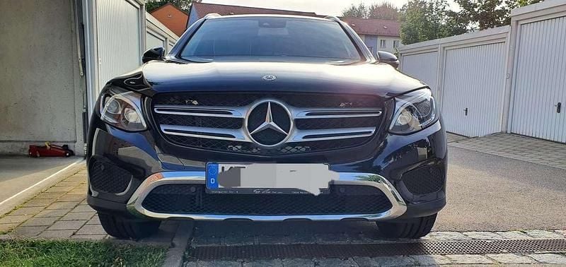 Schwarz Gebraucht 2018 Mercedes GLC250 SUV | 32.500 € (Etwas zu teuer) - Bild 1/4