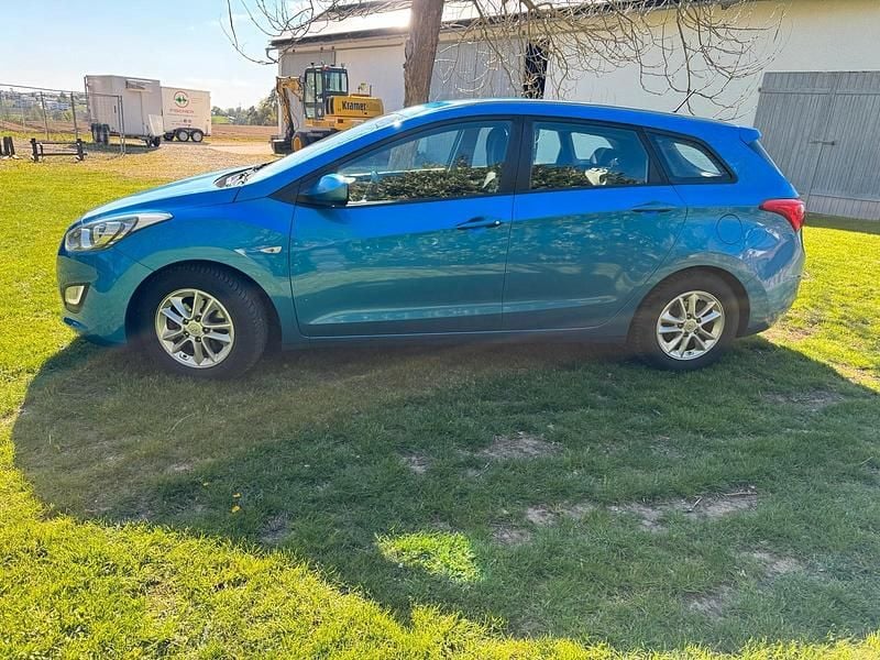 Second-hand Hyundai i30 120 CP (88 kW) 2017 Albastru Break