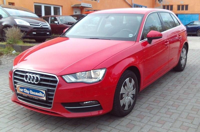 Gebraucht Audi A3 Ambiente 122 PS (89 kW) 2013 Rot Limousine