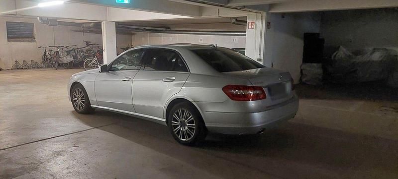 Second-hand Mercedes E350 272 CP (200 kW) 2011 Argintiu Berlinǎ