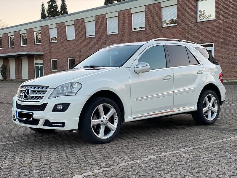 Weiß Gebraucht 2010 Mercedes ML320 SUV | 11.800 € - Bild 1/4