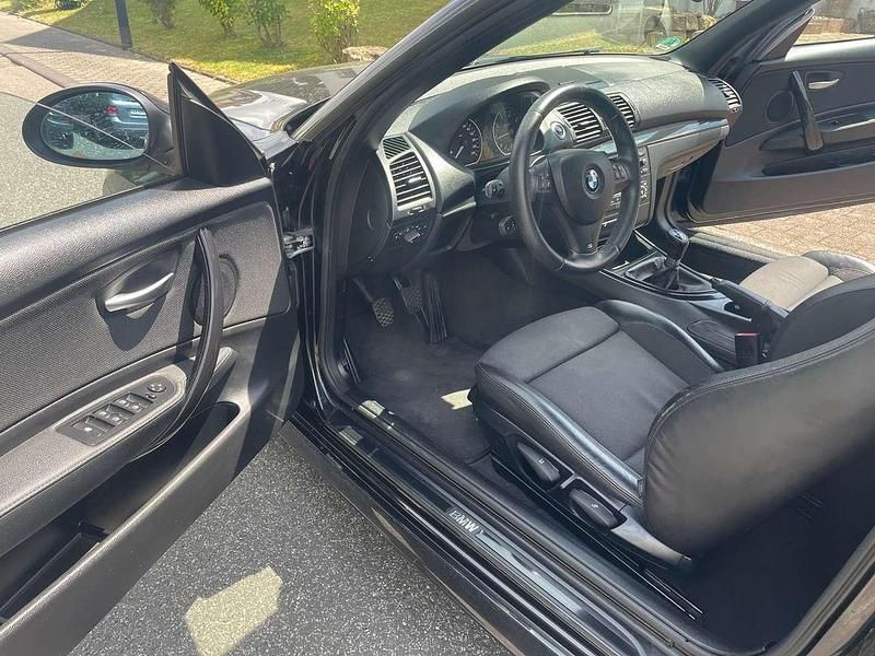 Schwarz Gebraucht 2009 BMW 118 Cabriolet M Sport Cabrio | 7.950 € (Guter Preis) - Bild 1/4