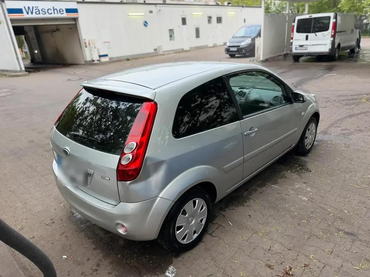 Gebraucht Ford Fiesta 2008 Silber Kleinwagen